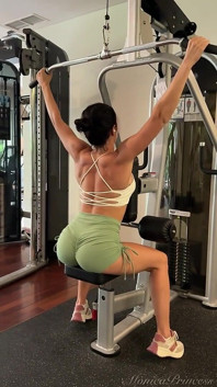 Hot Brunette Shows off Her Perfect Ass and Muscle Back