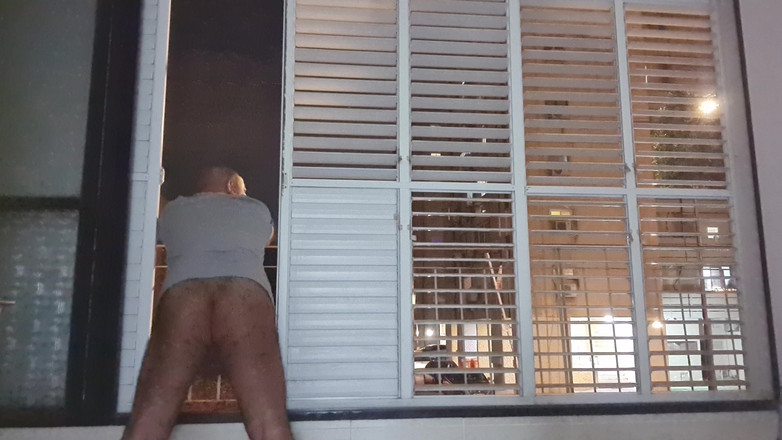 Ilovetobenaked: Wachten om betrapt te worden op blootstellen bij mijn huis