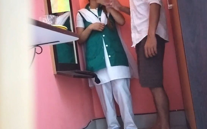 Fantacycutting: Vysokoškolačka a její nevlastní bratr šukají v osamělé místnosti