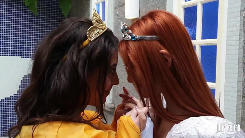 MF Fetish: Badass prensesler ve salyaları