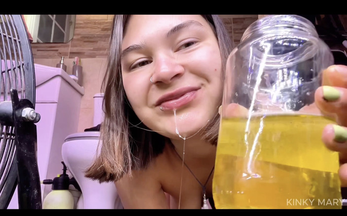 Kinky mary: I Drinking His Piss From the Jar with a Red...