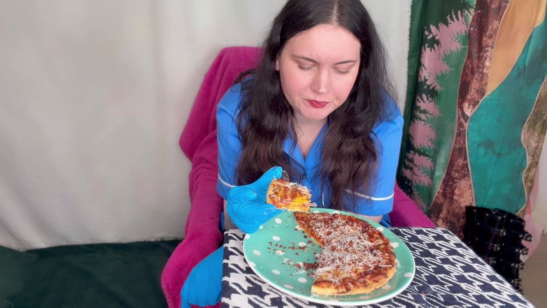 MissFFW: Hemşire iki kadın bir erkek uzun bir günün ardından yemek...