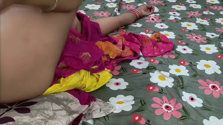 Happyhome: Красивая соседка дези, бхабхи трахается в задницу и получает камшот на лицо