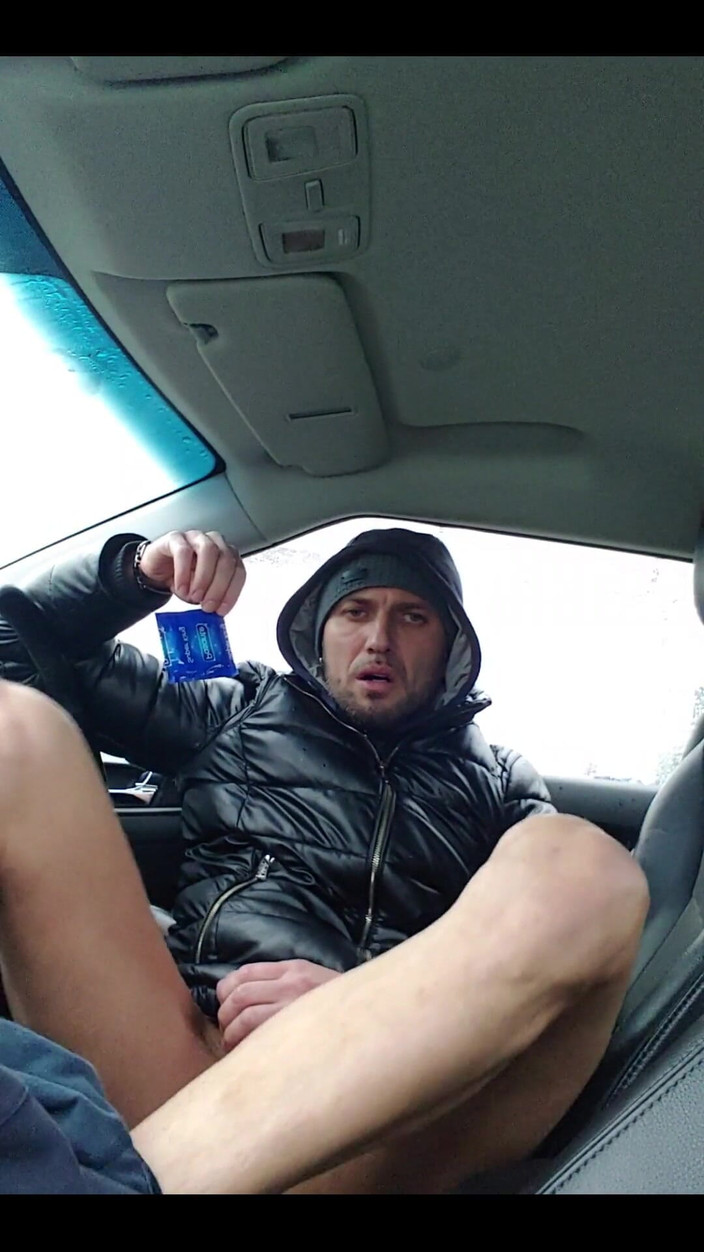 Boy jerking off: в машине