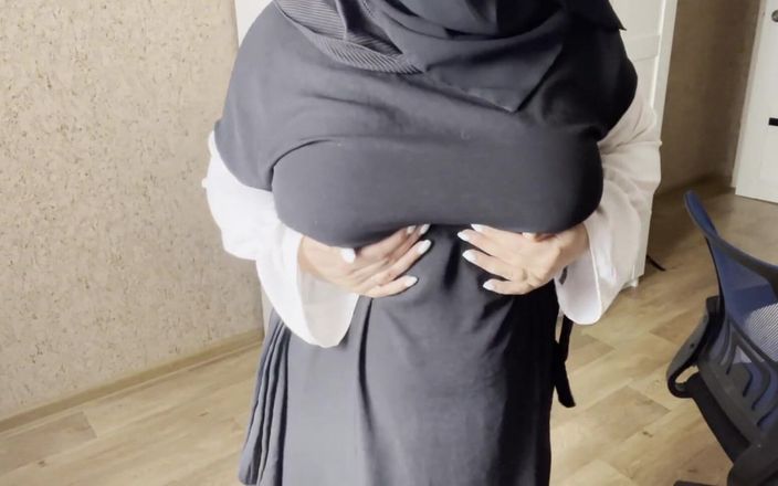 Lux Eva: Muslim Woman Masturbates in Hijab