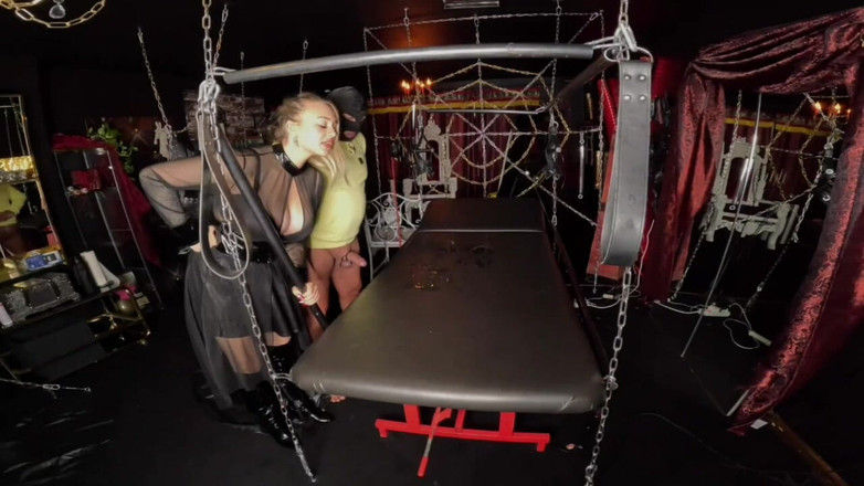 Queen_of_BDSM: Leck Meine Natursekt-liege Sauber!