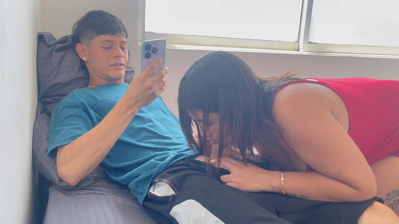 Angela Palvin: Fotto forte la mia sexy matrigna mentre parlo con la...