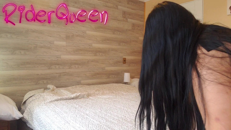 Riderqueen BBW Step Mom Latina Ebony: Milf gordinha faz cama