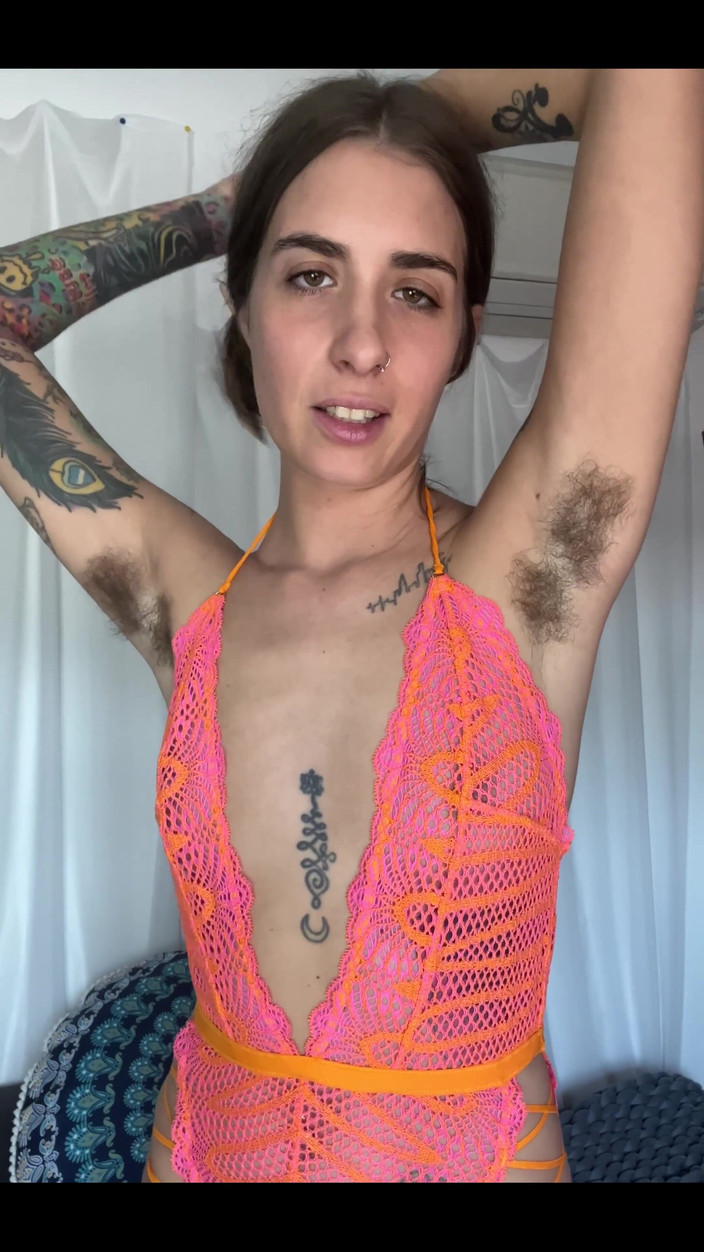 Pearlsage: 私の毛むくじゃらの穴を舐めて匂いを嗅ぐ