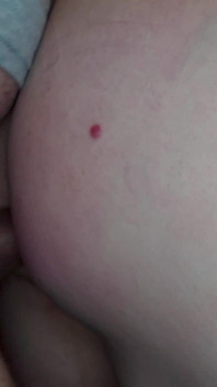Pawg genç kız kalp şeklindeki büyük götü sikiyor