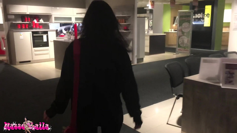 Laila Banx: Uderzył w sklepie meblowym - cumwalk extreme