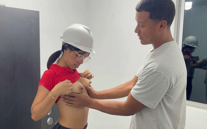 Saraymike: 我狠狠地操我的富有工程师，以换取对老板保密