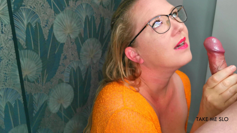 TakeMeSlo: Neočekávám tolik spermatu - POV kouření a výstřik na obličej