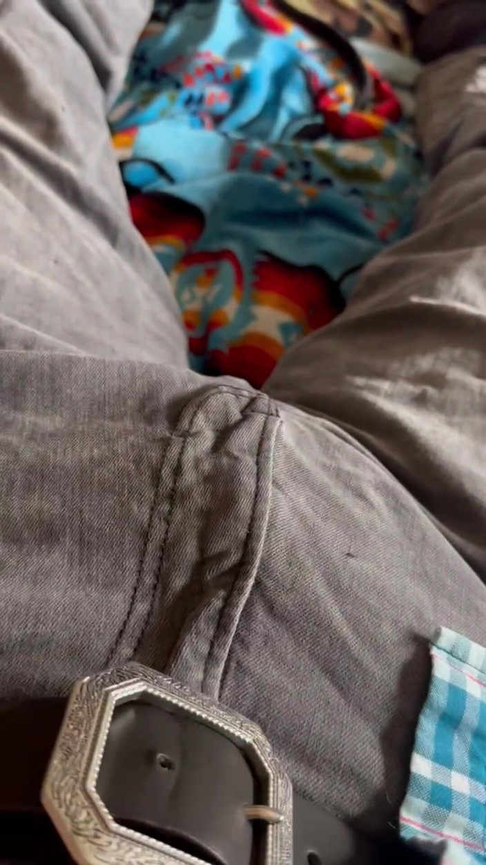 Gay Soldier Stuff: Leger solider aftrekken in Civies - een leuke spijkerbroek! Schiet een...