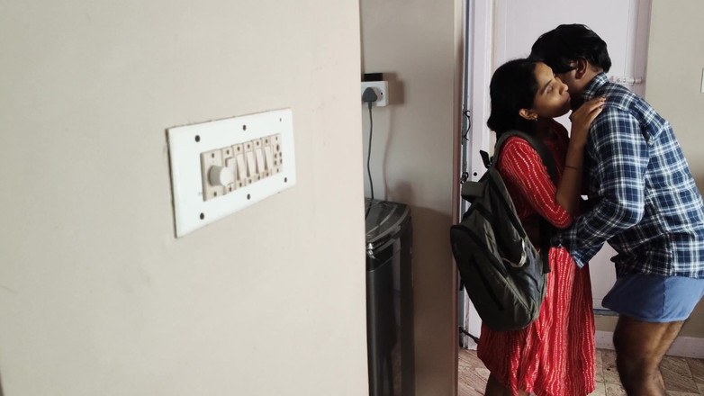 Parizadi: Une indienne desi baise pour la première fois avec son...