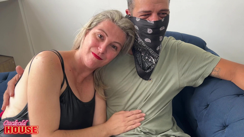 CuckoldHouse: Miała jeden warunek seksu z przyjaciółmi swojego rogacza męża: mogła...