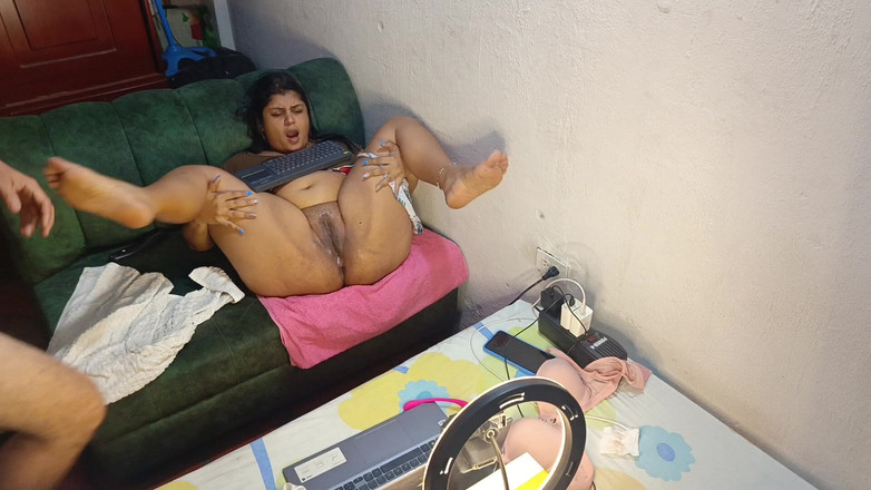 Mariano Aly: Jag onanerar min styvsyster i visa webbkamera tills jag får...