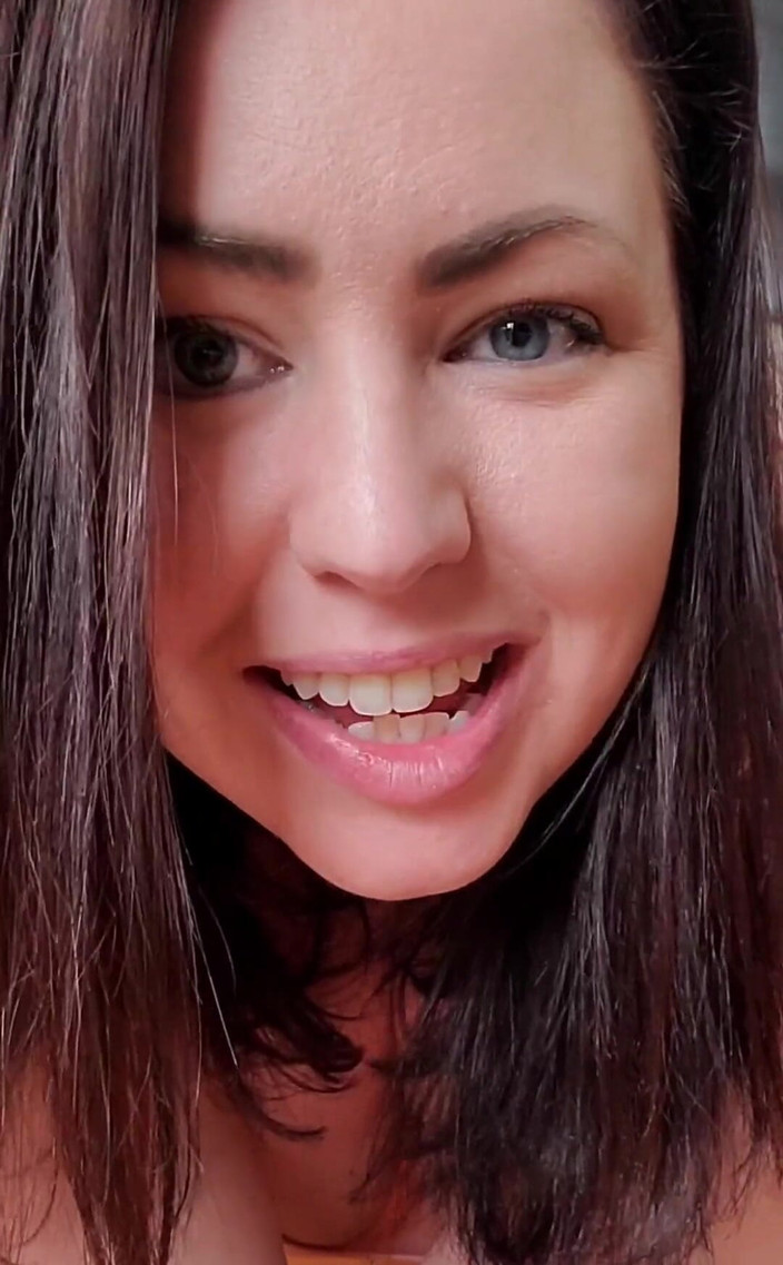 KinkyKatie: Zou je mijn zachte lichaam niet kunnen aanraken?