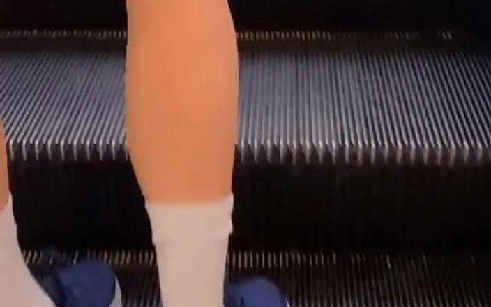 Kinkytwinkpamps: Lelaki Pondan Memakai Seluar Pendek Yoga Atas Enema Di Mall