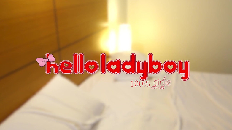 Hello Lady Boy: Une Thaïlandaise affamée de cash se fait baiser