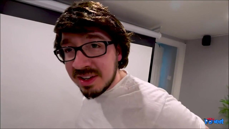 Nerd Pervert: Beth Abbott - 3 nörd ansiktssprut