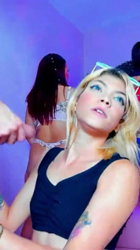 Eine nacht mit halsfick-blowjobs und atemberaubendem sex
