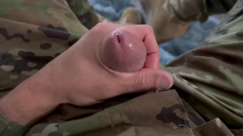 Gay Soldier Stuff: Солдат армии США в униформе и показывает свои сапоги