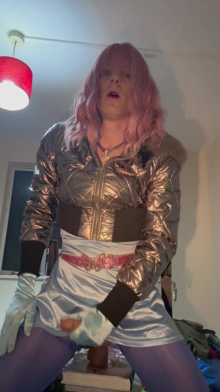 Jessica silk: Jess Silk berijdt haar dildo