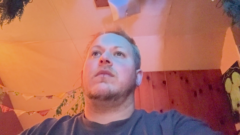 SoftBakedAfterDark: Guardami - transgender pov - gioco