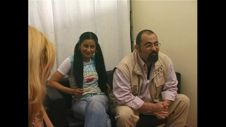 My porn family: Báječná mladá vintage dívka s pěknými kozami a chlupatou kundičkou...