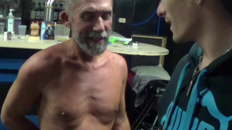 FRENCH HOLES CREAMPIED: Fabien il maiale scopata senza preservativo da un cazzo xxl...