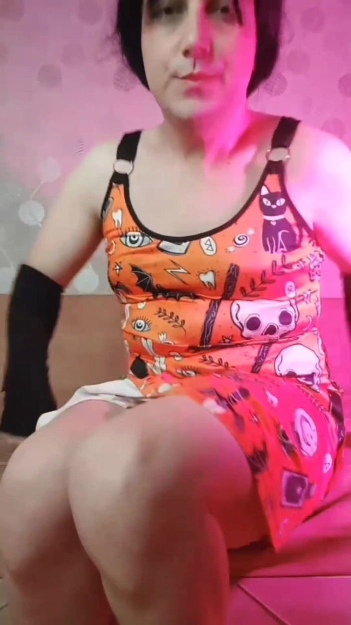 Kitty_Cross: Halloween outfit amateur femboy aantrekkelijke benen