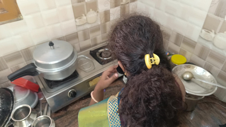 Pushpa studio: Zuid-Indische vreemdgaande huisvrouw