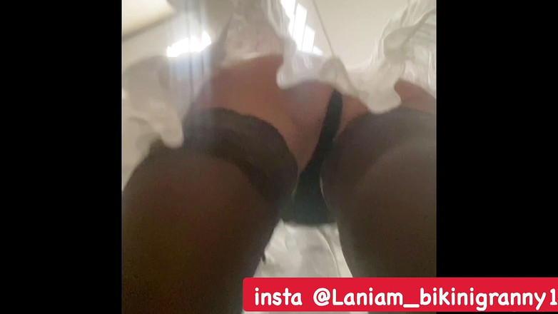 TaniaMilf: 奶奶恋物癖裙底丁字裤弦