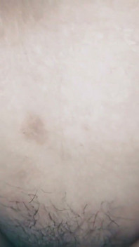 Cette petite bite est coincée dans la chatte d’une grosse