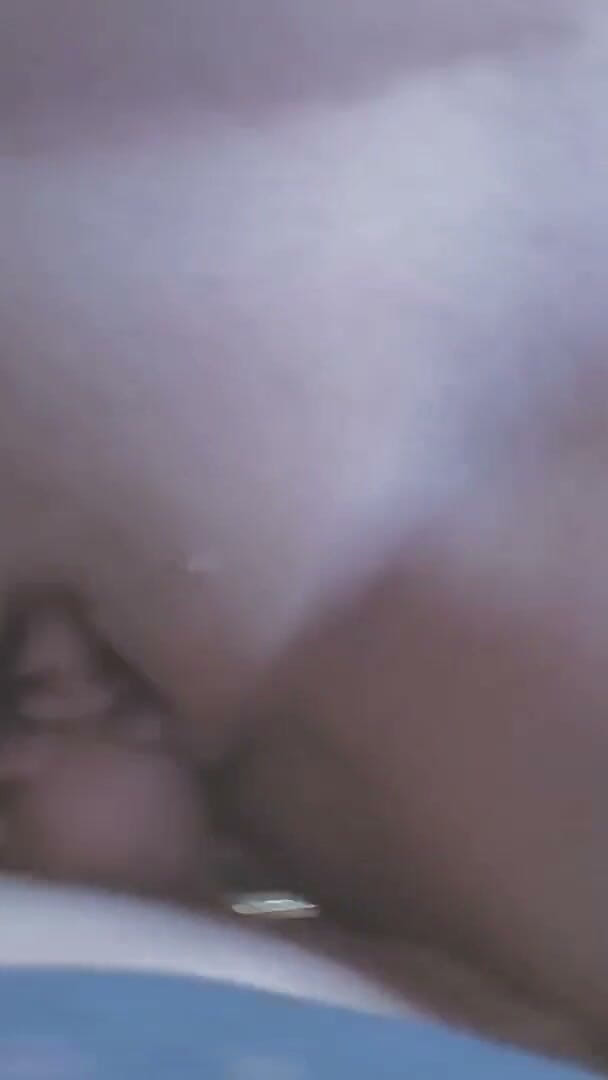 Kennedy Channing: Tetona rubia milf atrapada masturbándose