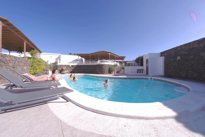 ZexyVR: UK Models - Pool Games