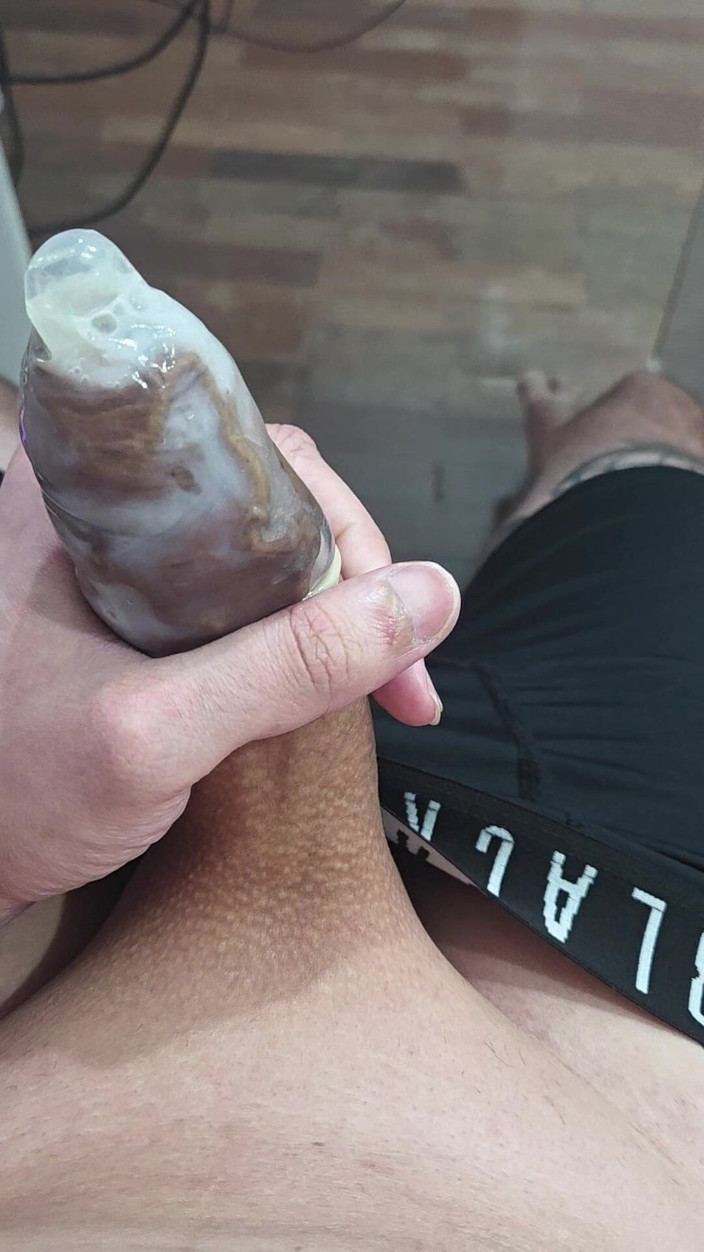 Lkdick8: Spuszczanie się w prezerwatywie