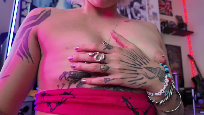 Glitterqueen1999: Nuốt chửng người đàn ông nhỏ bé - người đàn ông nhỏ bé 