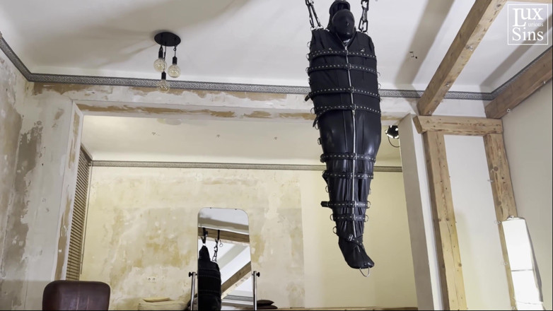 LUXurious Sins: Skórzane zawieszenie bondage z Elise Graves i Ciężkimi