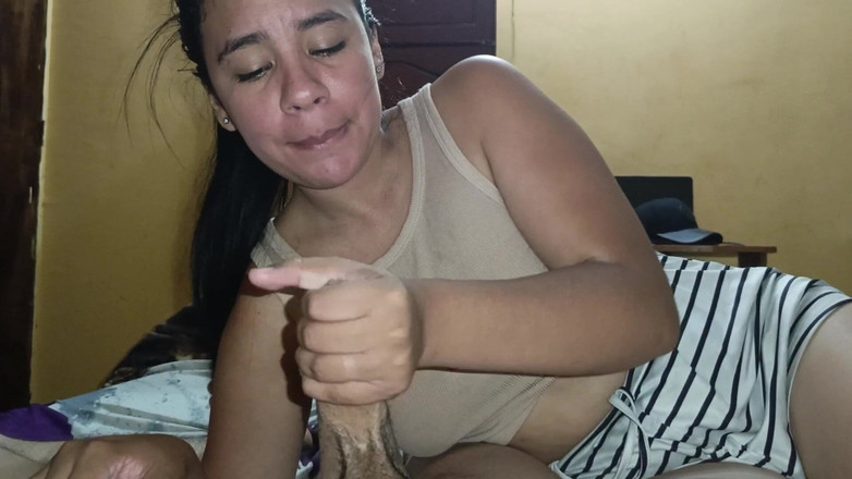 Artemisa74: Ibu tiri latinku yang cantik nyepong kontolku sebelum kami ngentot...