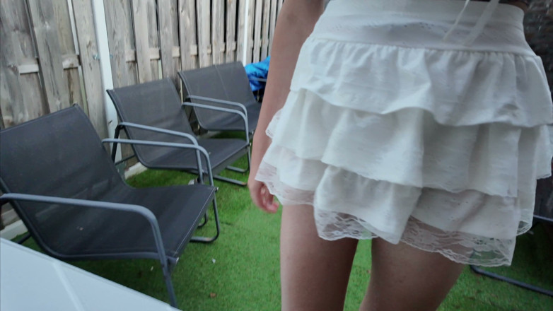 jessiesissyadventures: Ne laissez pas mes voisins voir ce que j’ai fait