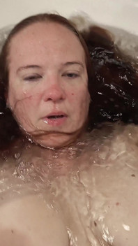 POV 水中ファック 顔を上げて髪を下ろしてお風呂で正常位