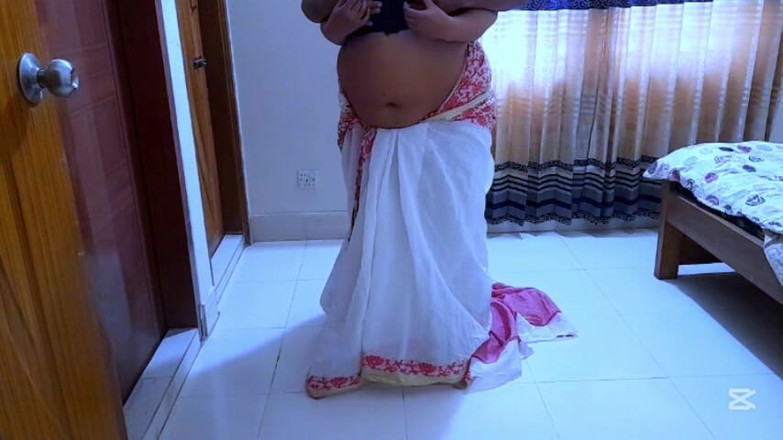 Aria Mia: Büyük memeli Hintli iş adamı tarafından sikiliyor