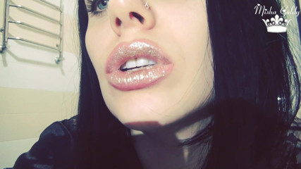 Goddess Misha Goldy: Golden lips