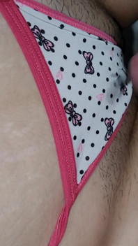 Frottement de bite en culotte et chatte pulpeuse ! Éjaculation en culotte