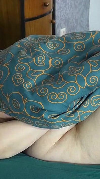 Ibu tiri super semok dengan toket besar