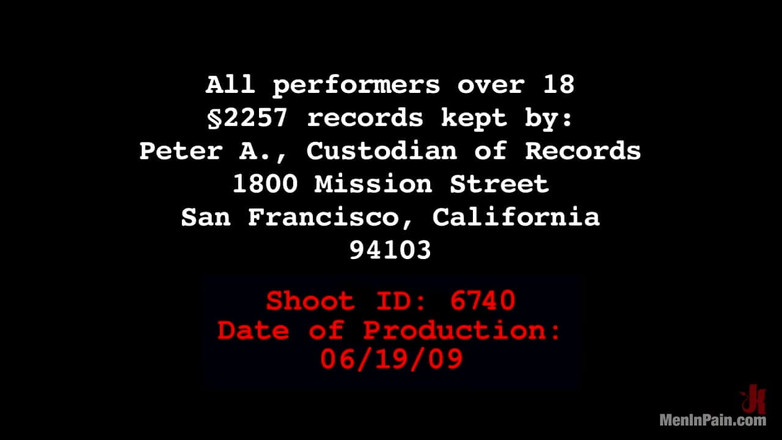 Men In Pain by Kink: Une salope jouet à emporter