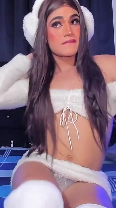 Bellissima ragazza colombiana balla in modo sexy senza sosta e il suo cazzo batte (Bella Duval) Beautiful Colombian Girl Dances Sexy Non-stop and Her Cock Beats (Bella Duval)
