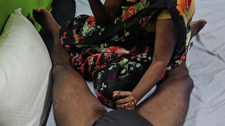 Tamilnilavu: La timida casalinga tamil fa un pompino caldo all'amico di...